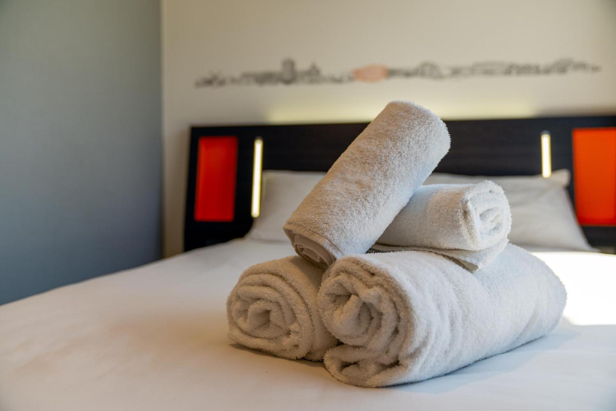Easyhotel Milton Keynes Pokoj fotografie